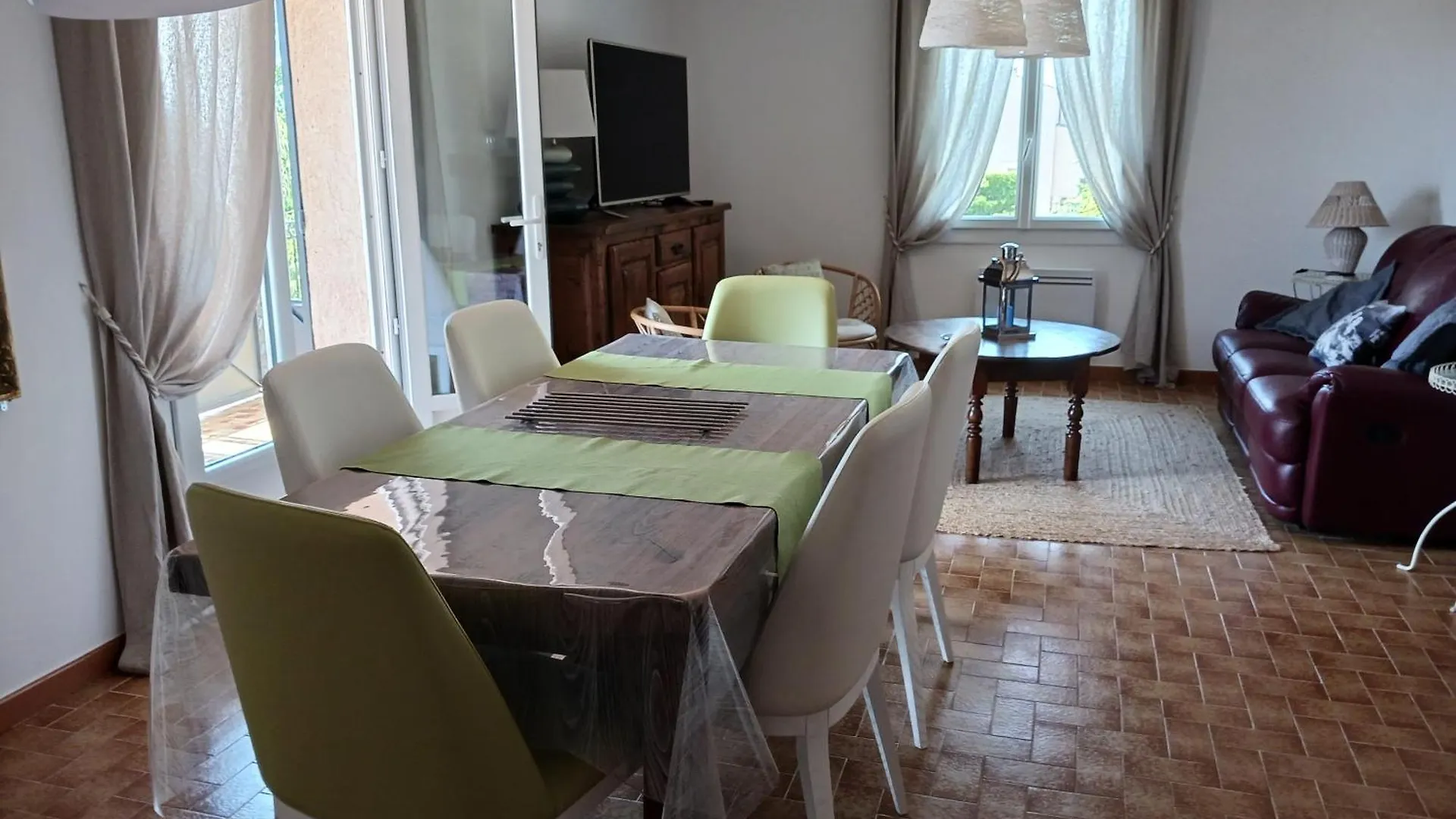 La Dindoulette A Partir De 3 Jours Et Plus Sans Piscine Pour 6 Personnes Personnes Villeneuve  Holiday home Villeneuve (Alpes-de-Haute-Provence)