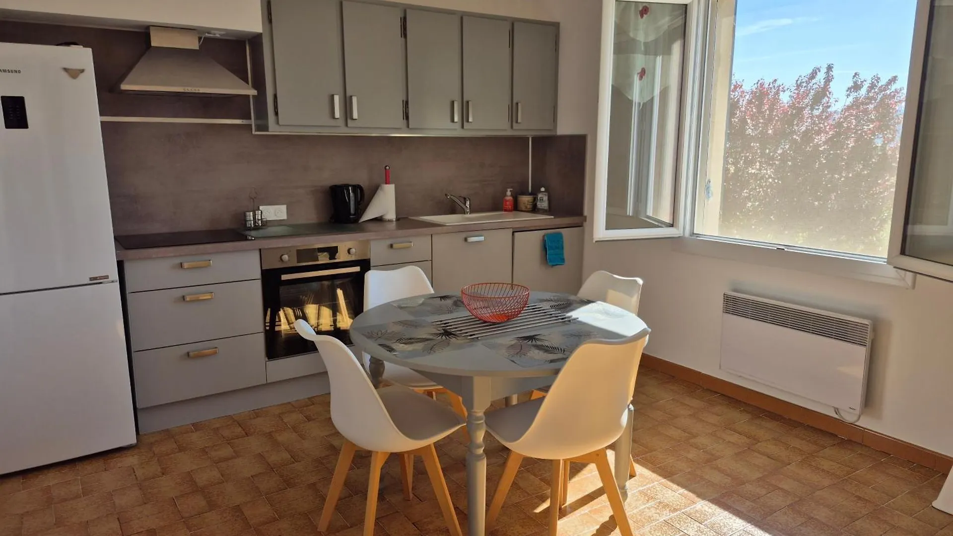 La Dindoulette A Partir De 3 Jours Et Plus Sans Piscine Pour 6 Personnes Personnes Villeneuve  0*, Villeneuve (Alpes-de-Haute-Provence) France
